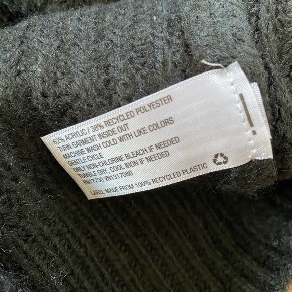 NWT Ruffle Collared Sweater - Picture 5 of 5